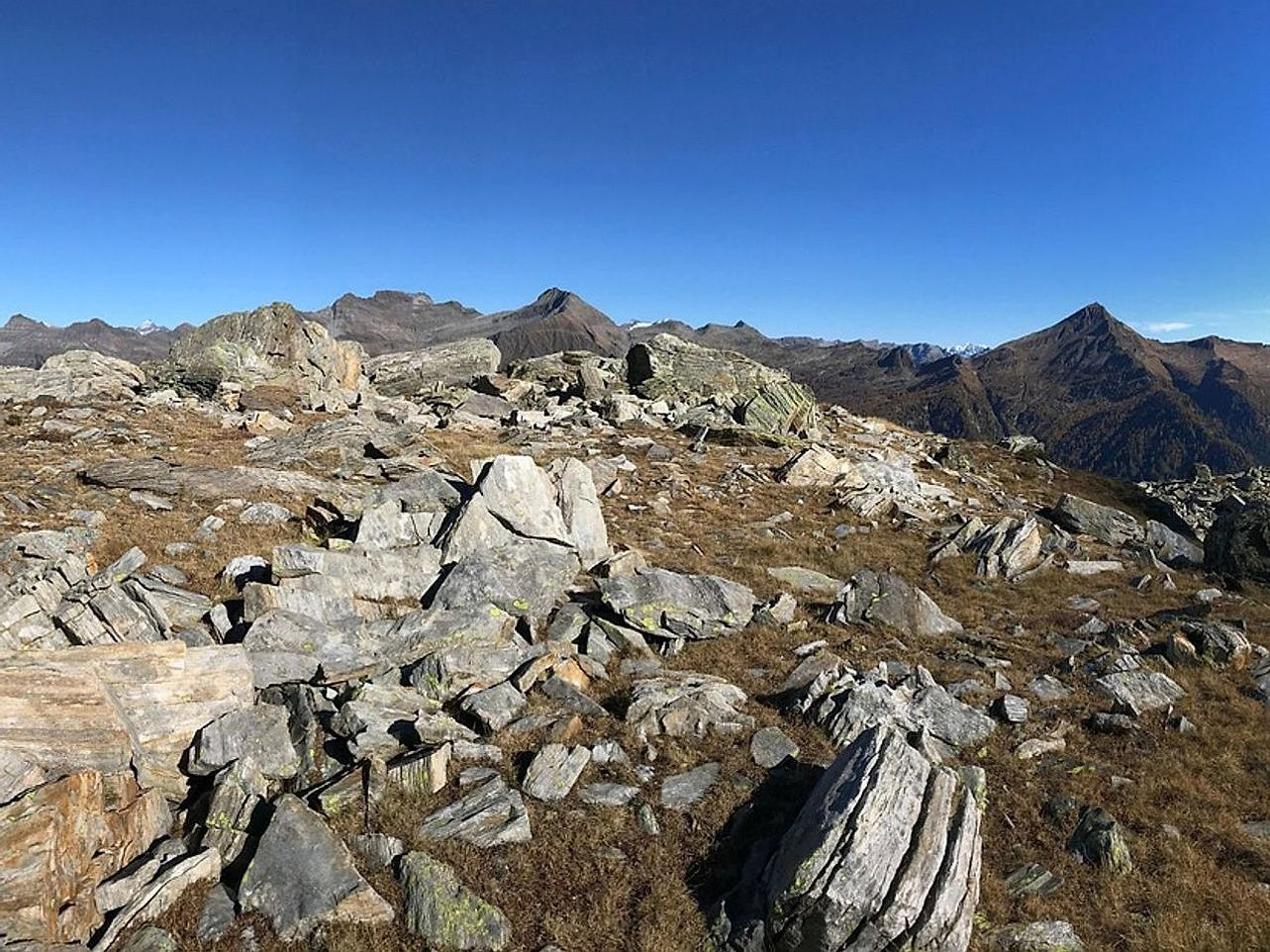 Yüksek dağ zirvesi panoraması fotoğrafı